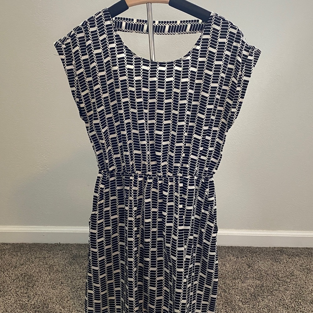 Black and White Patterned Dress with pockets